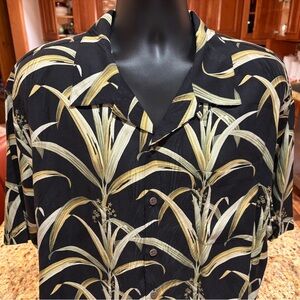 Tommy Bahama men’s 100% silk camp shirt. Sharp black w/tropical print. XL